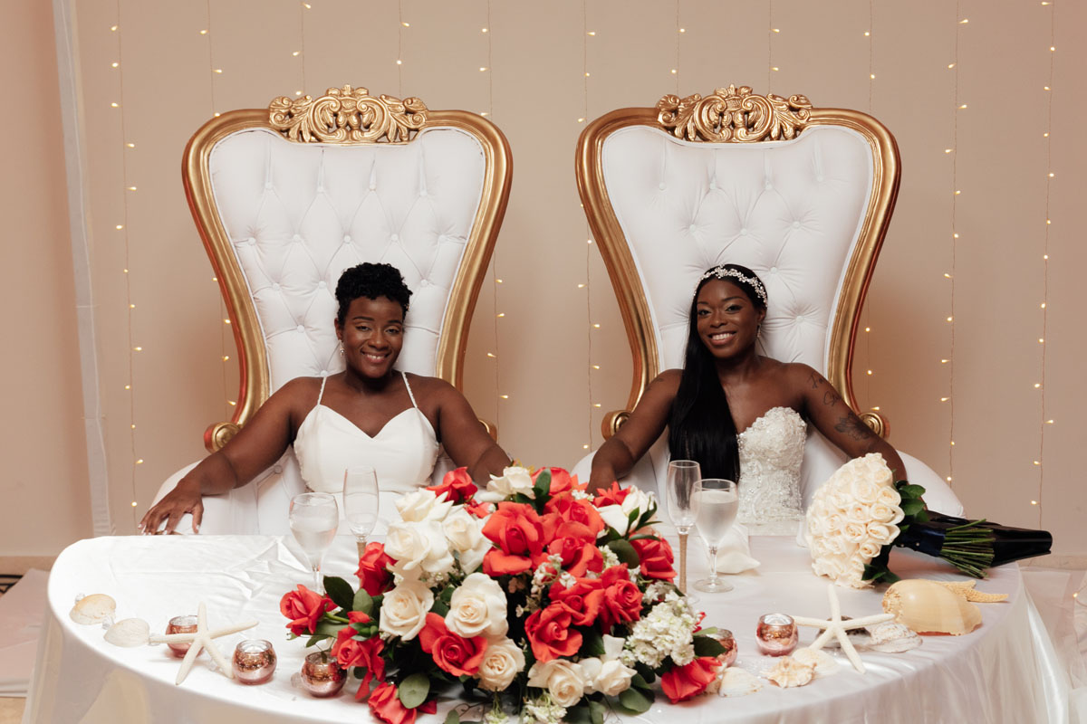 DreamsPlayaMujeresNewlywedsSitAtHeadTable