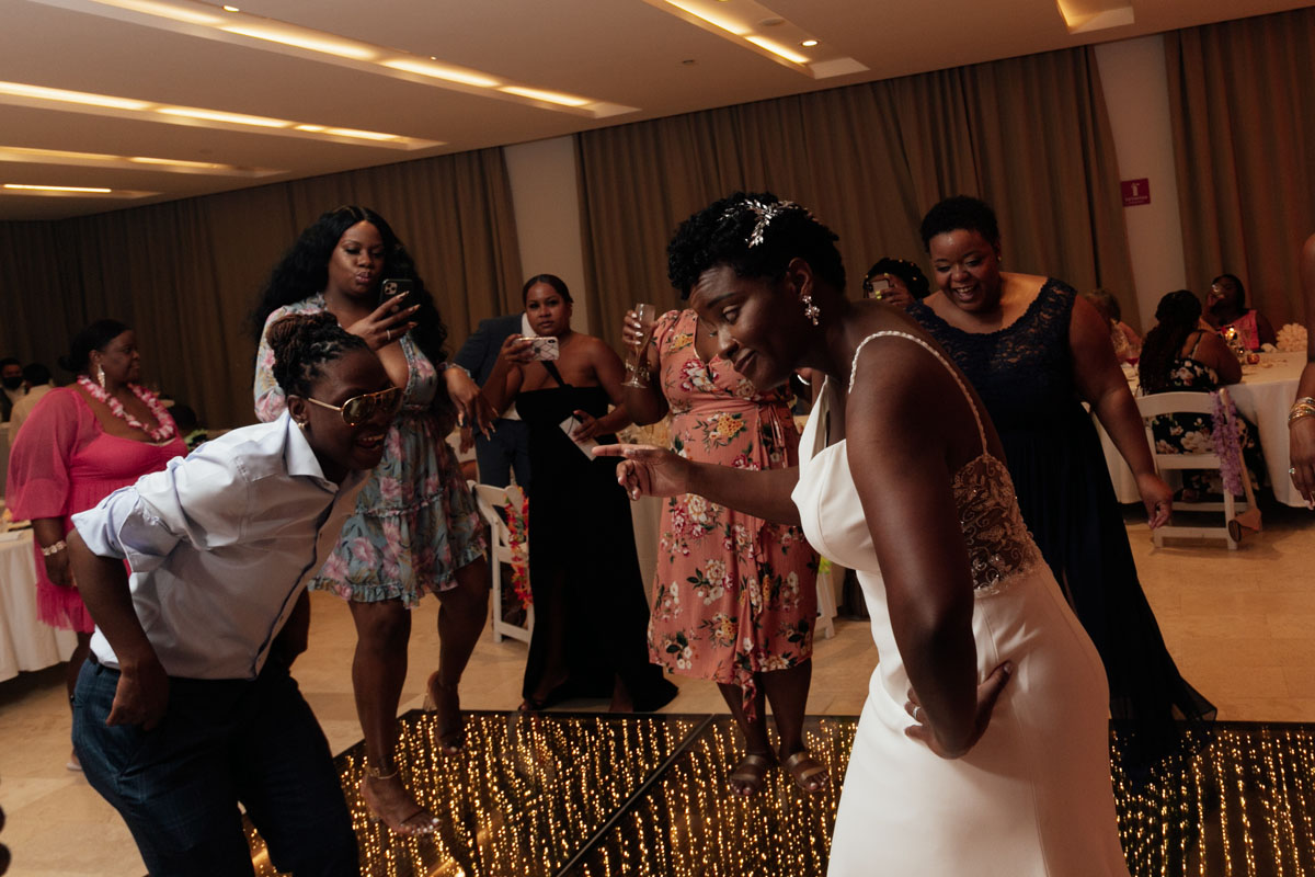 RockingDreamsPlayaMujeresReceptionDanceMoves