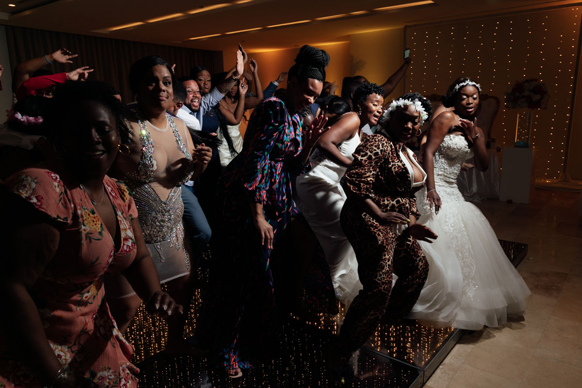 ReceptionGuestsAndNewlywedsShowingTheirMoves