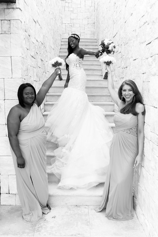PlayaMujeresBridePosesOnStaircaseWithBridesmaids