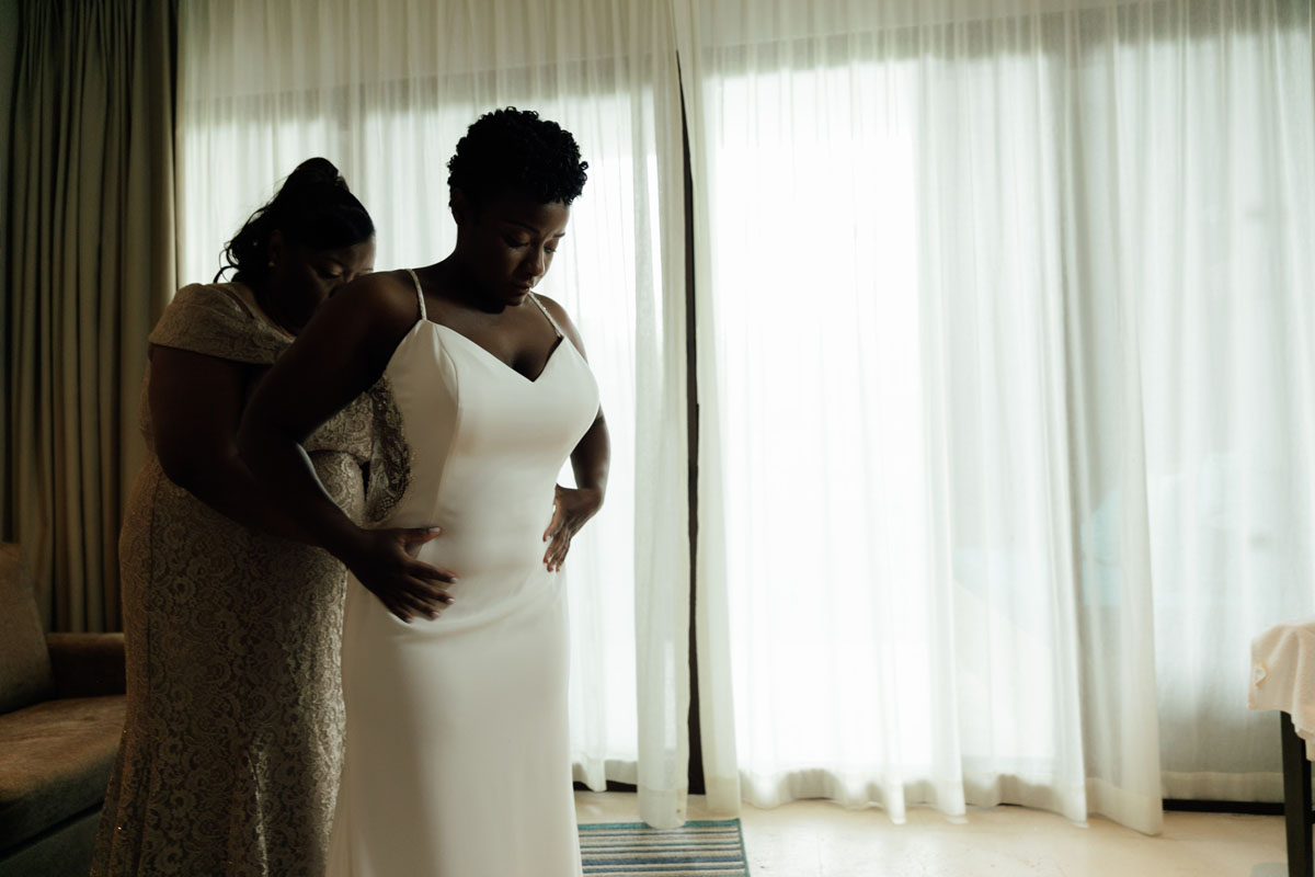 DreamsPlayaMujeresBrideGettingReady