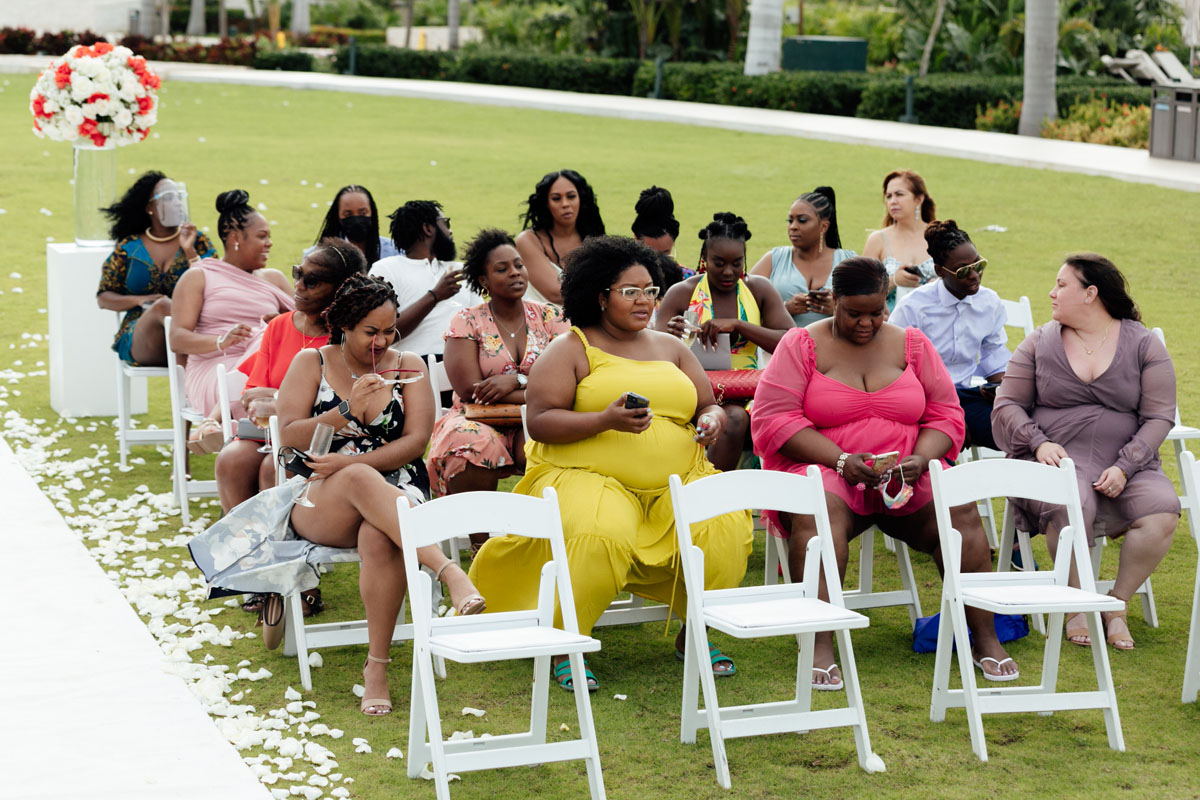 DreamsPlayaMujeresWeddingGuestsWaiting