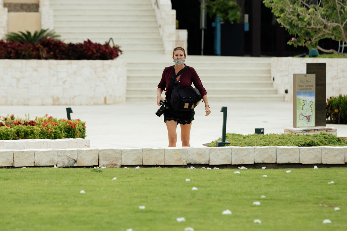 PhotogSilviWorkingTheCeremony