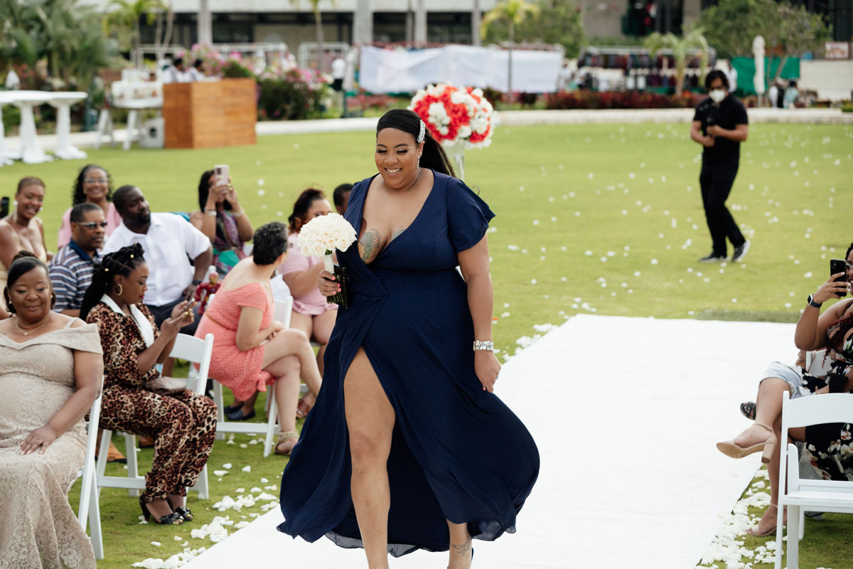 AttendantsWalkInToCeremony