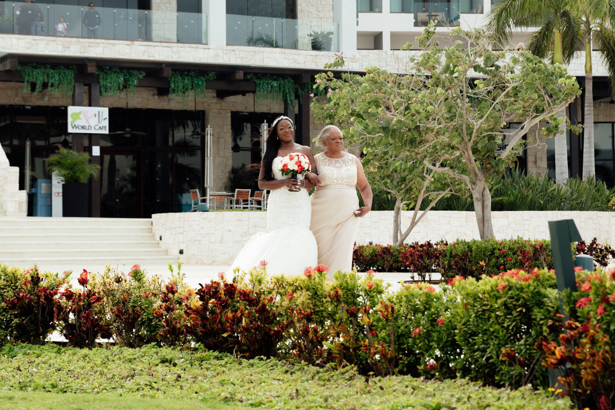 DreamsPlayaMujeresBrideWalksInWithMom