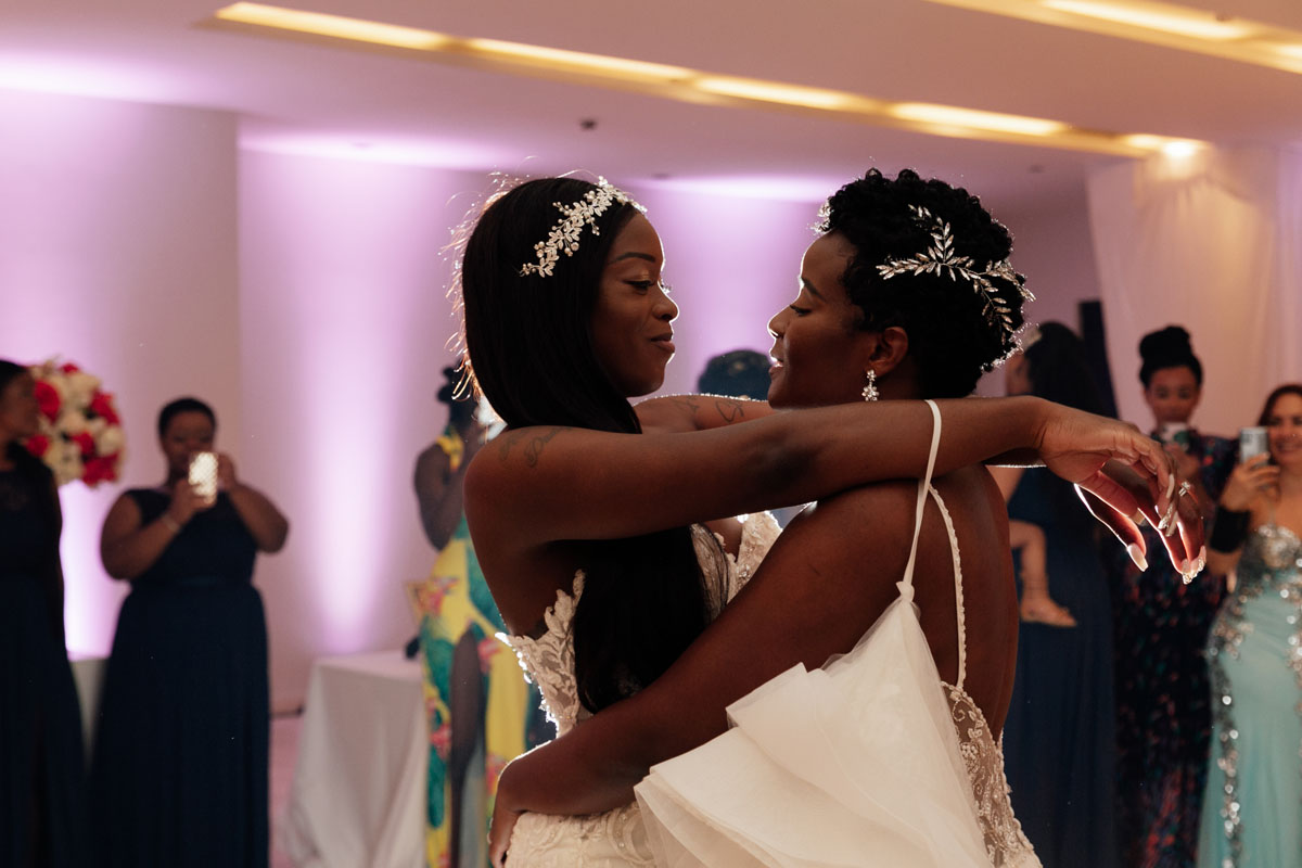 DreamsPlayaMujeresNewlywedsFirstDance