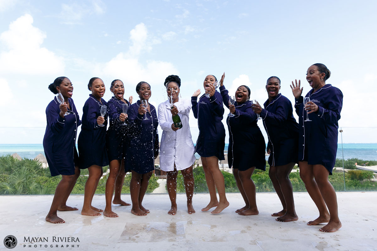DreamsPlayaMujeresBrideSprayingChampagneWithWeddingParty