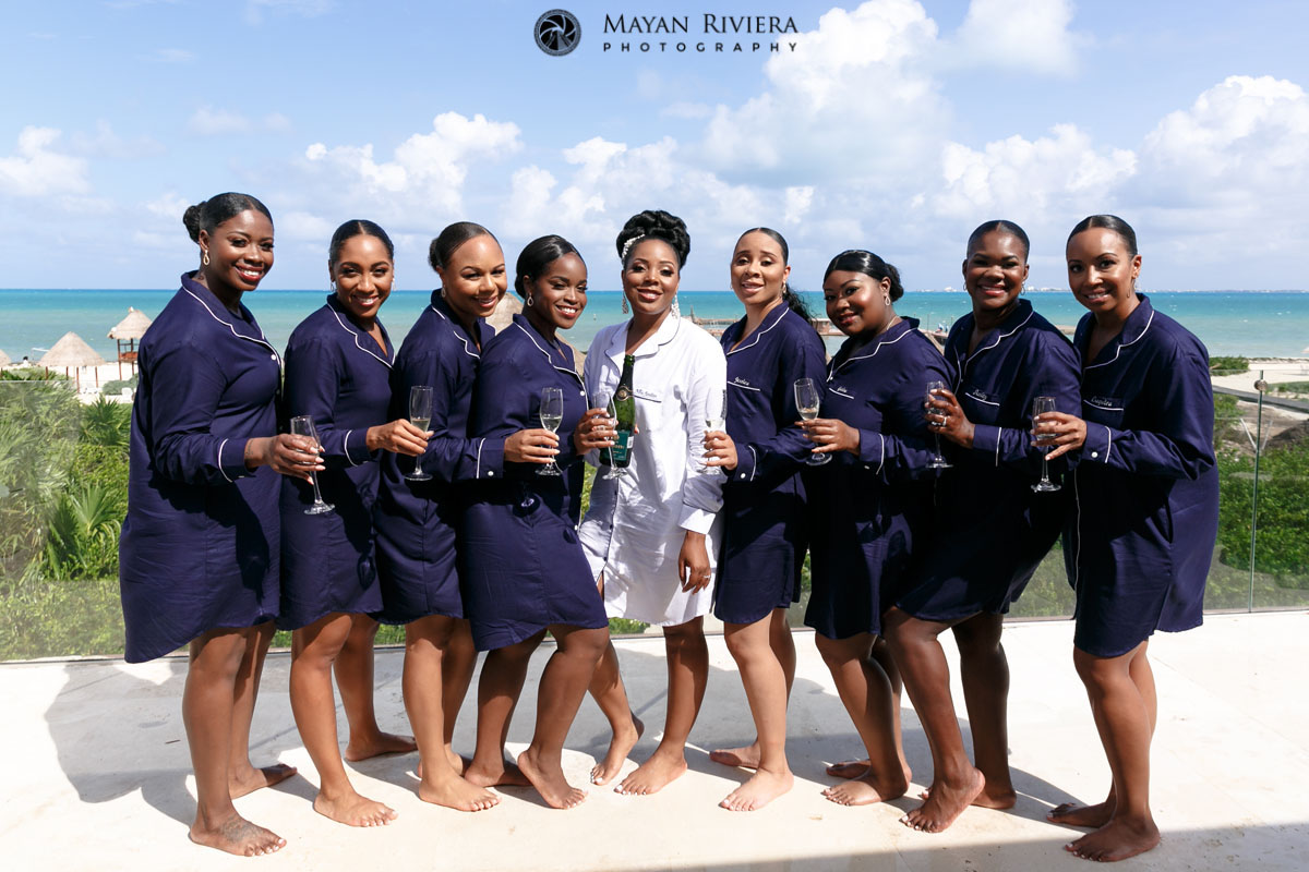 DPMBrideSippingChampagneWithWeddingParty