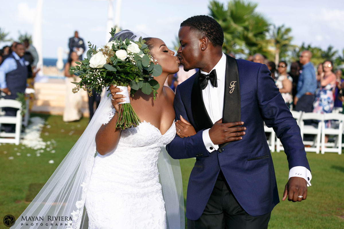 NewlywedsKissWalkingOut