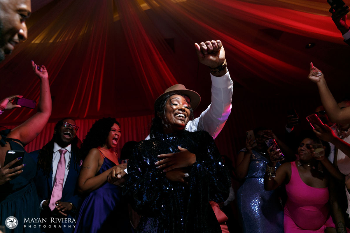 RockingRecpetionDanceMoves