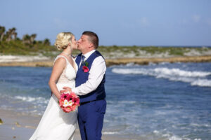 NewlywedsKissOnBeach