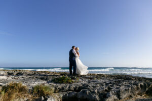 NewlywedsKissOnBeach