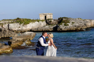 NewlywedsKissOnBeach