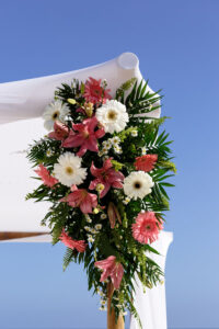BeautifulFloralsAdornWeddingArch