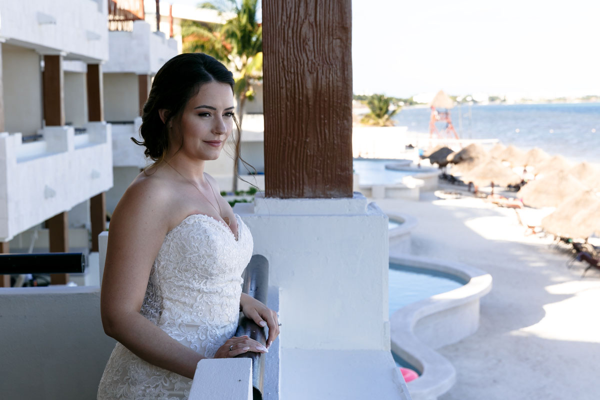 NowSapphireBrideOnBalcony