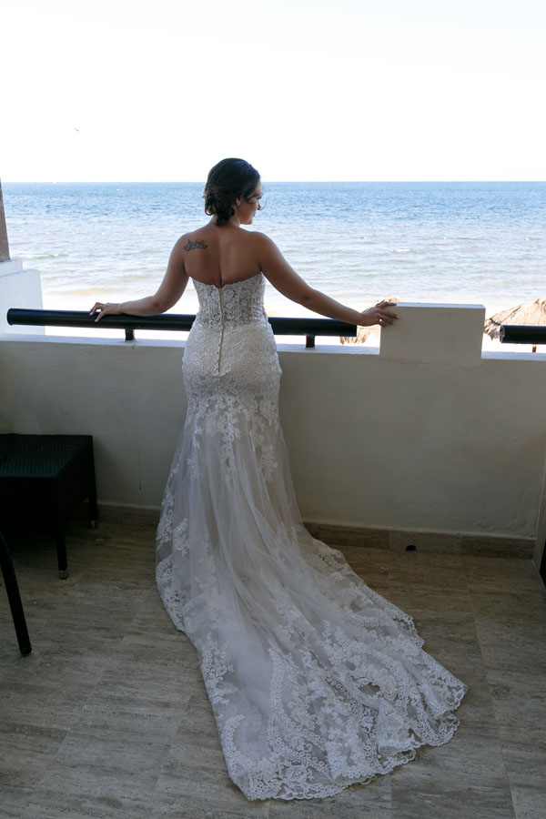 NowSapphireBrideOnBalcony