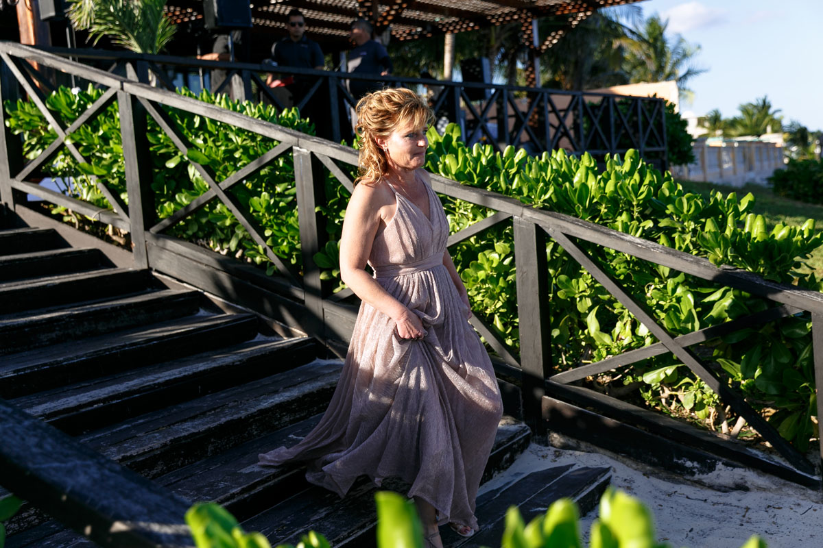 MotherOfTheBrideArrives