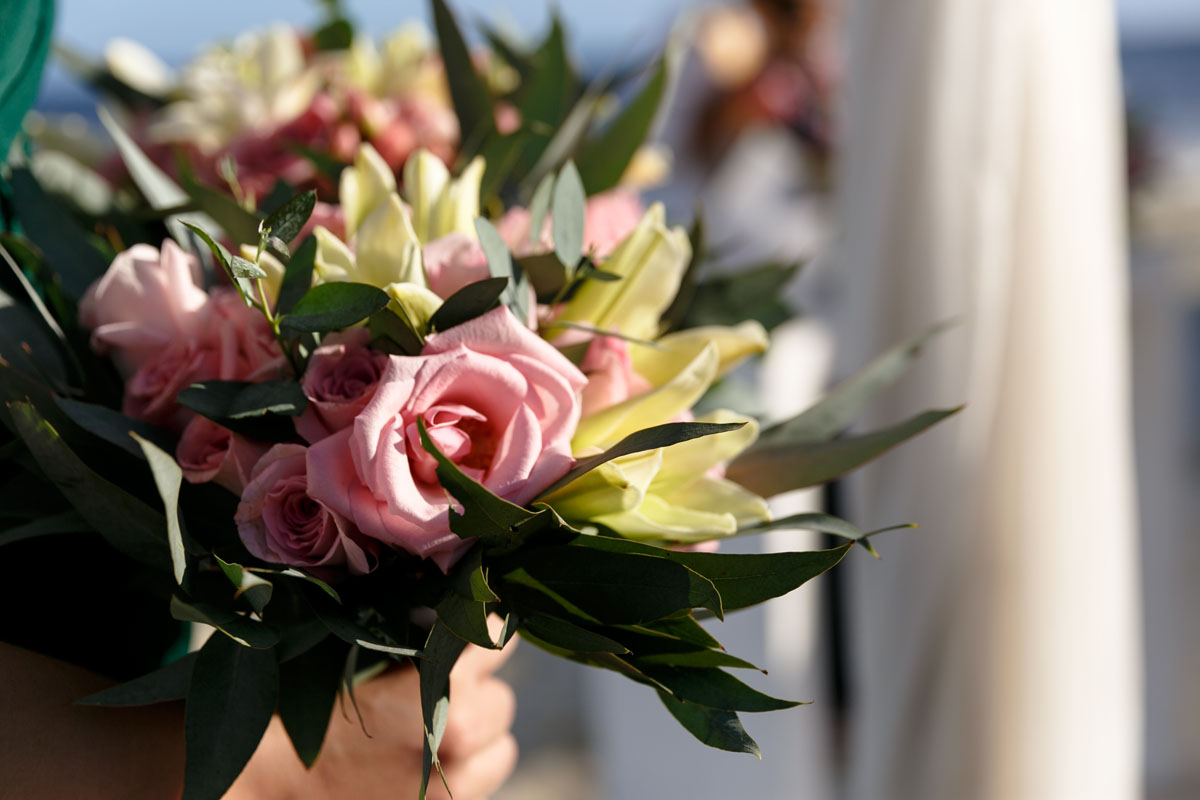 GorgeousRoseAndLilyBouquets