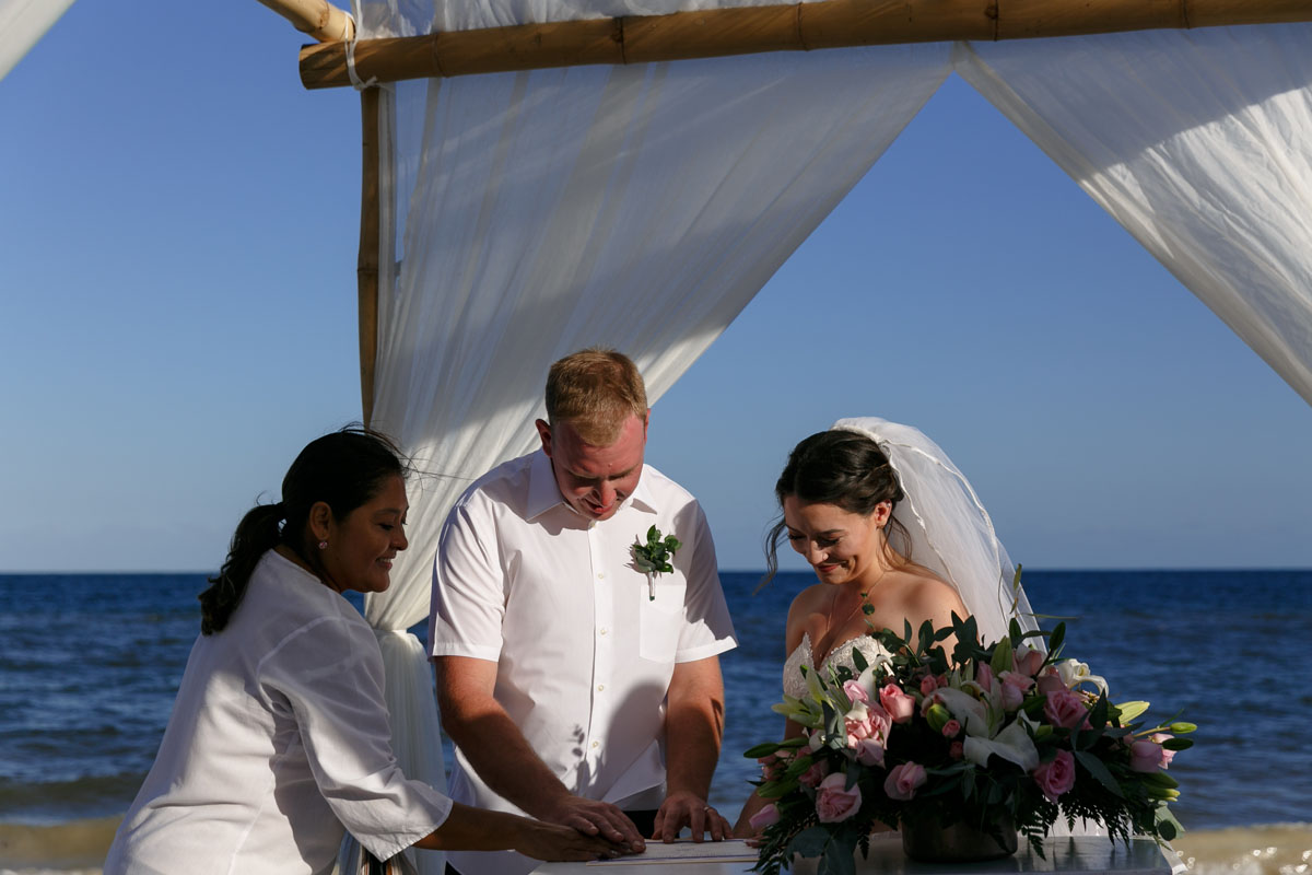 NowSapphireCoupleSignsMarriageCertificate