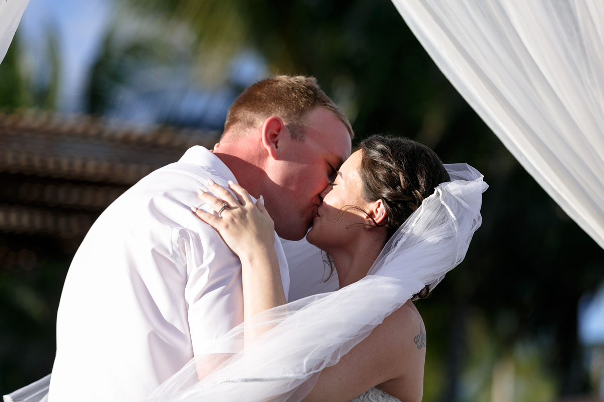 NowSapphireNewlywedsFirstKiss