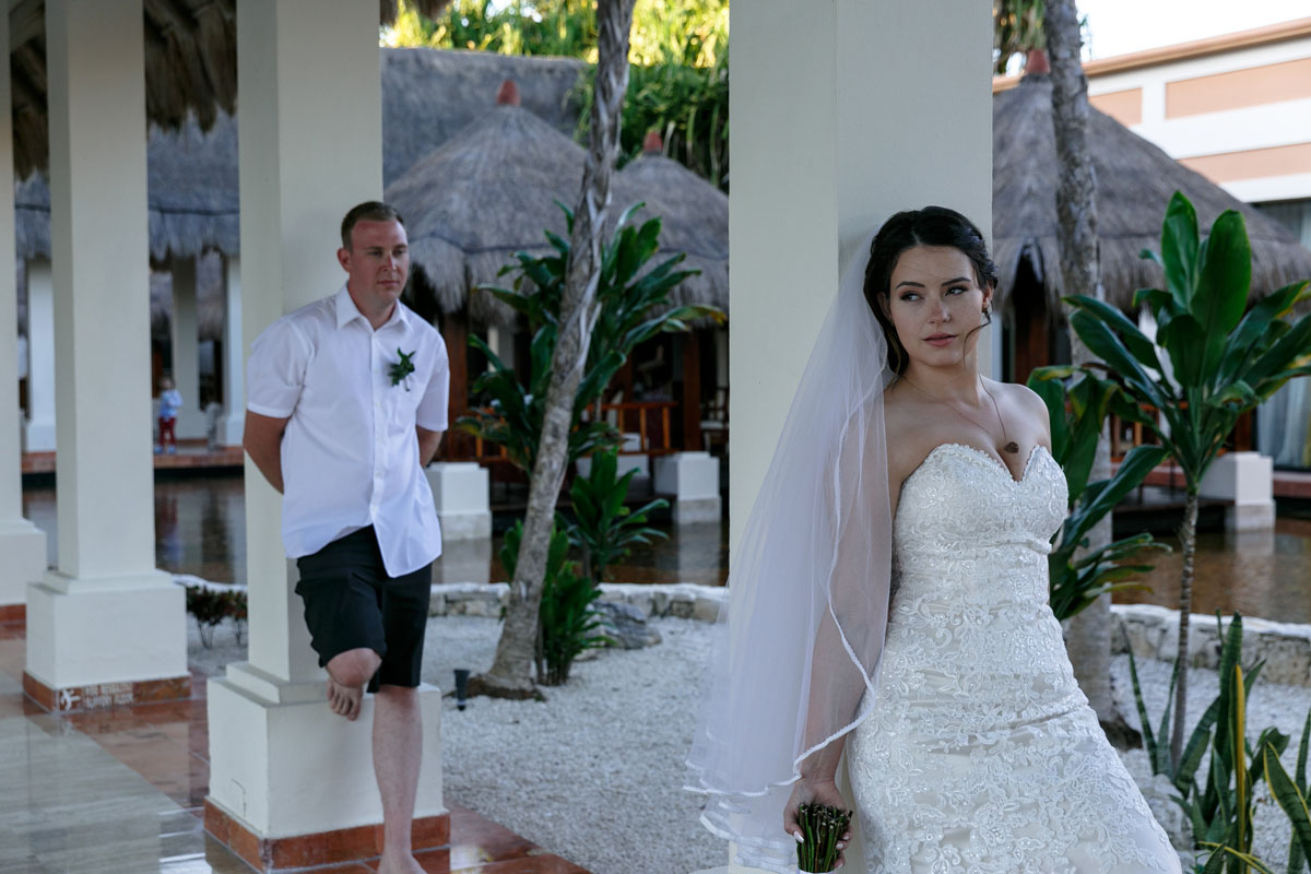 NowSapphireNewlywedsPoseByPillars