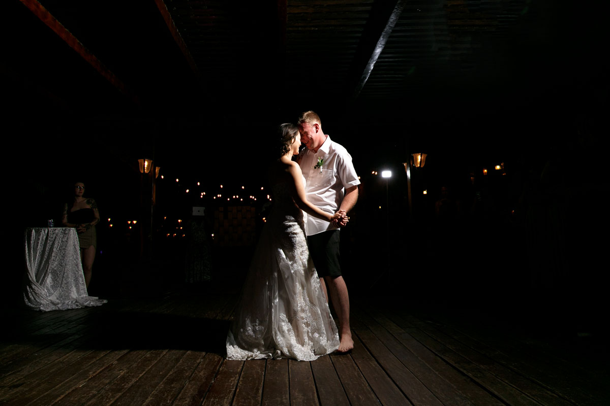 NowSapphireNewlywedsFirstDance