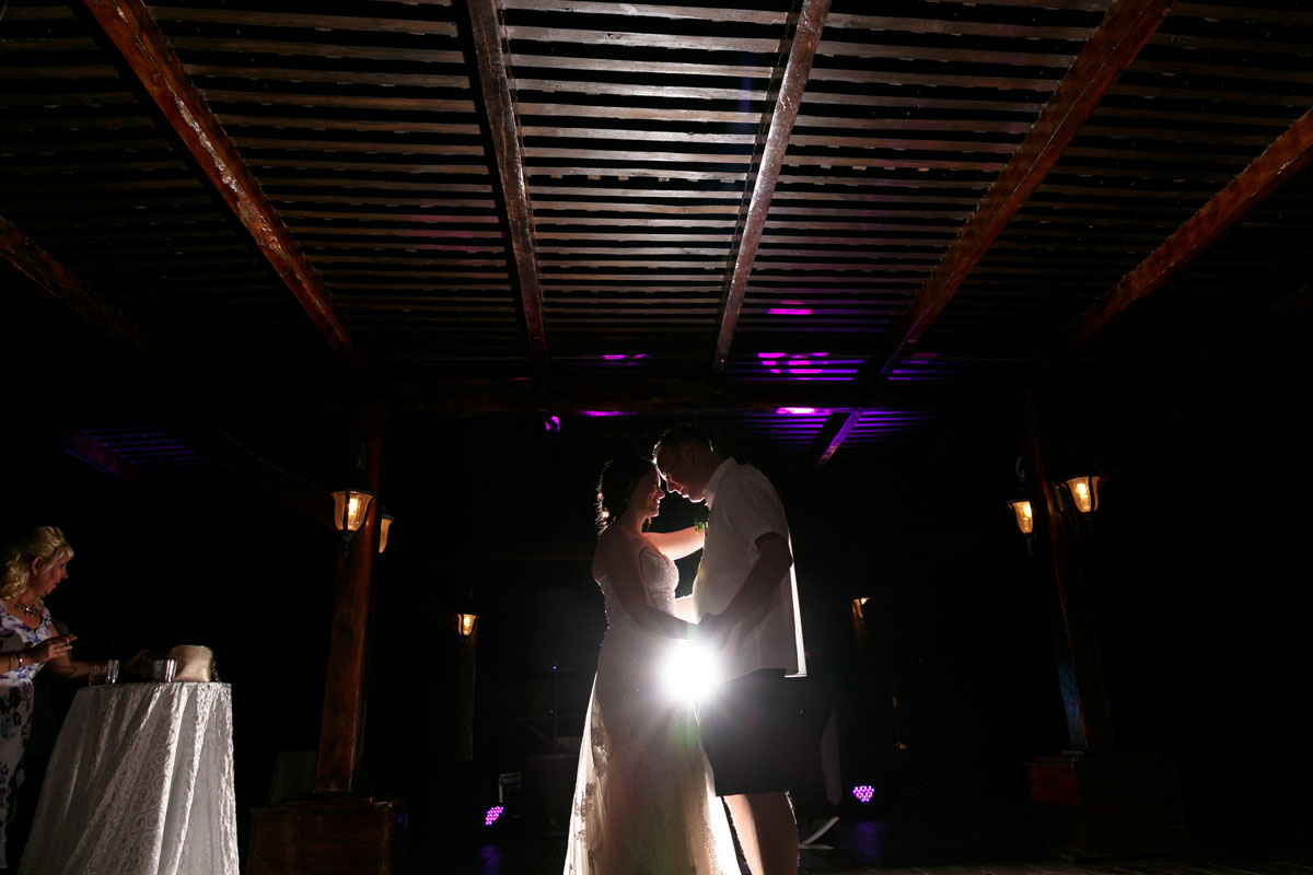 NowSapphireNewlywedsFirstDance