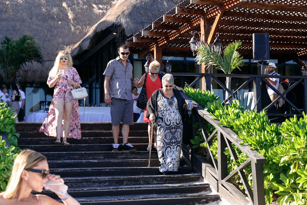 NowSapphireWeddingGuestsArriving