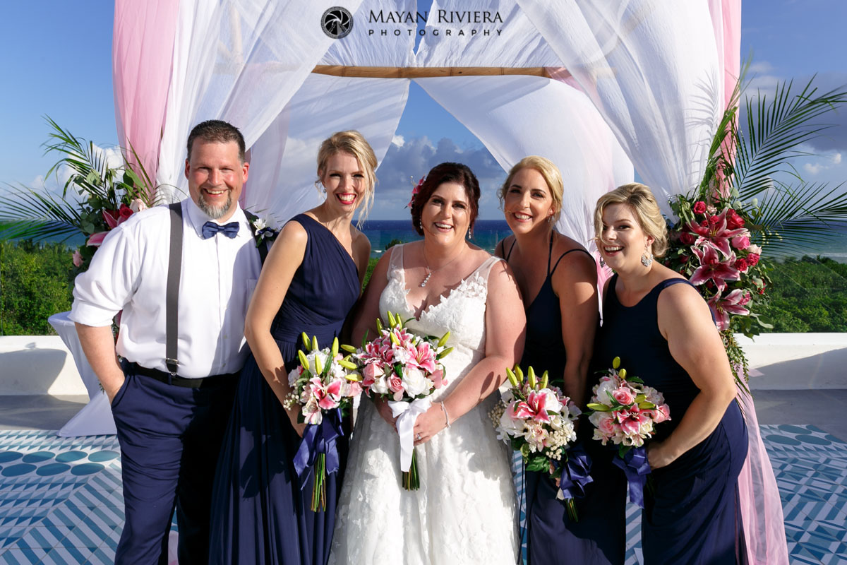 BridePosesWithBridesmaids