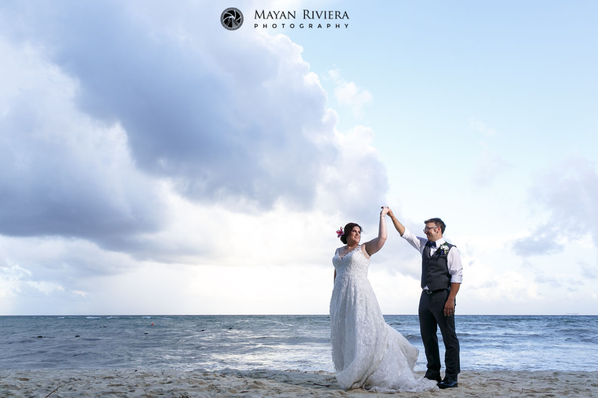 NewlywedsDanceOnBeach