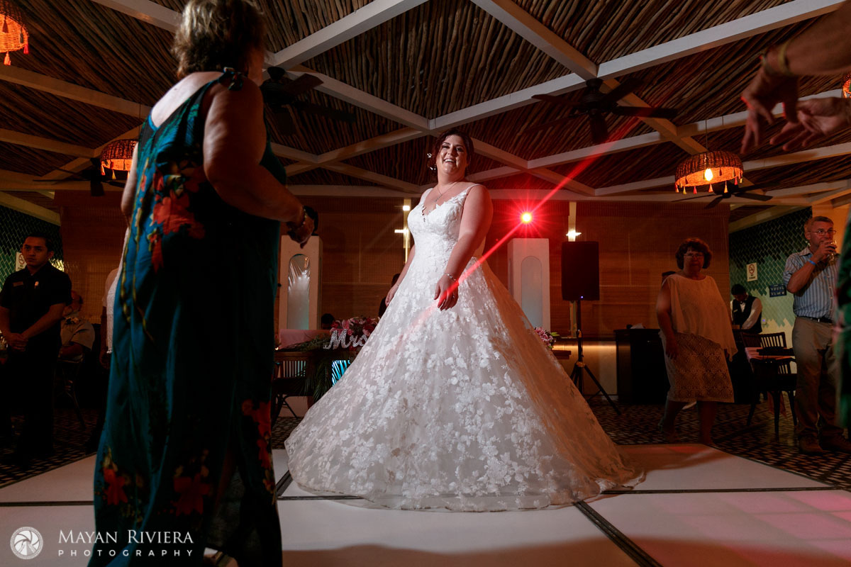 RockingReceptionDanceMoves