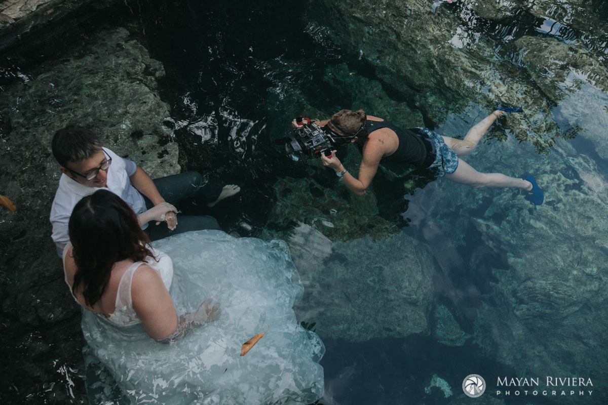 PhotographerCapturesRingsUnderwater