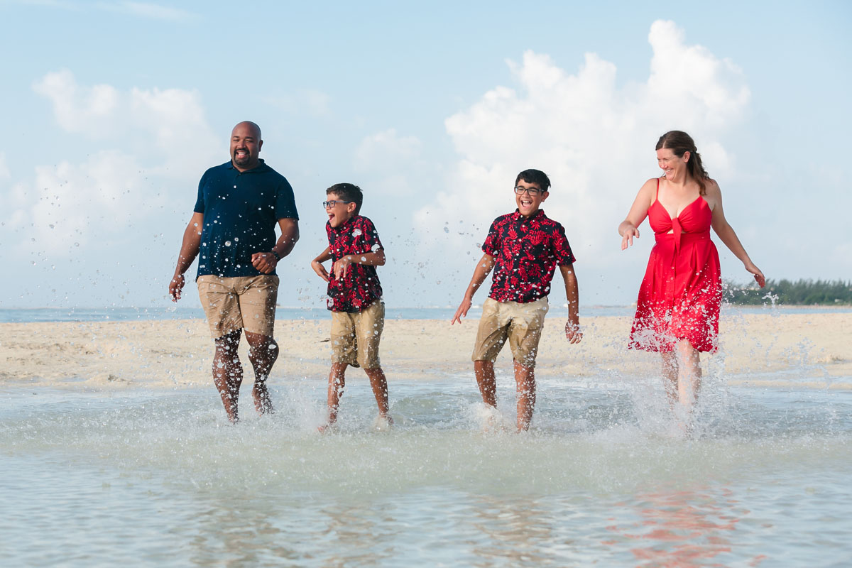 FamilySplashesWaterInTidePoolLaughing