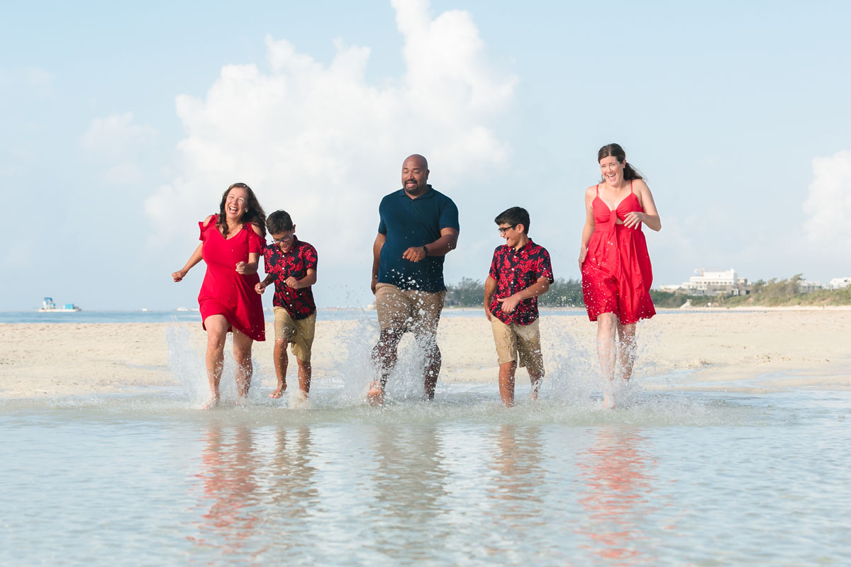 RunningFamilySplashesWaterInTidePoolLaughing