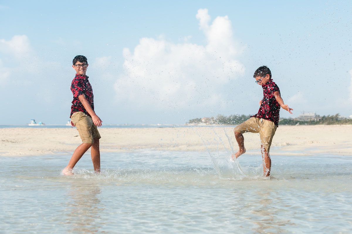 BoysSplashWaterAtEachOtherInTidePool