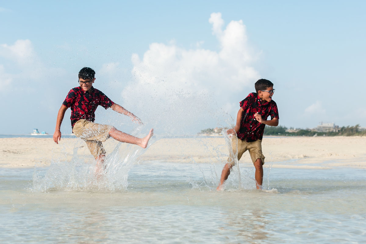 BoysSplashWaterAtEachOtherInTidePool