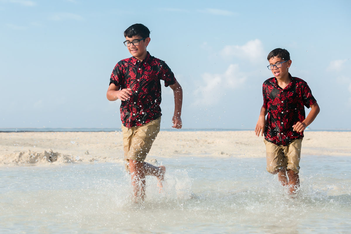 RunningBoysSplashWaterInTidePool