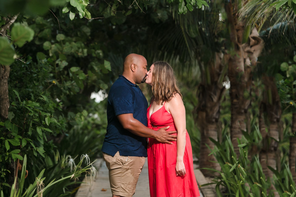 RyannKissesWifeOnJunglePathway