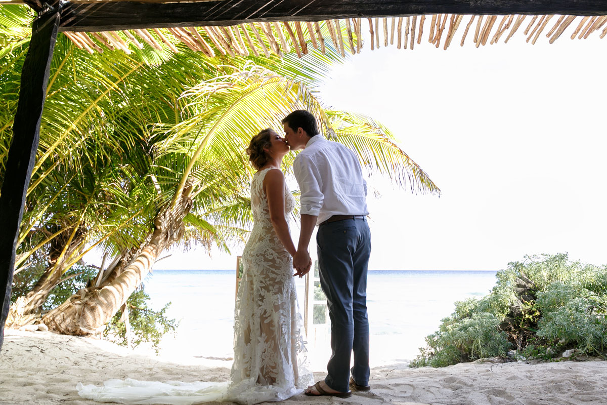 WeddingCoupleKissAtFirstLook