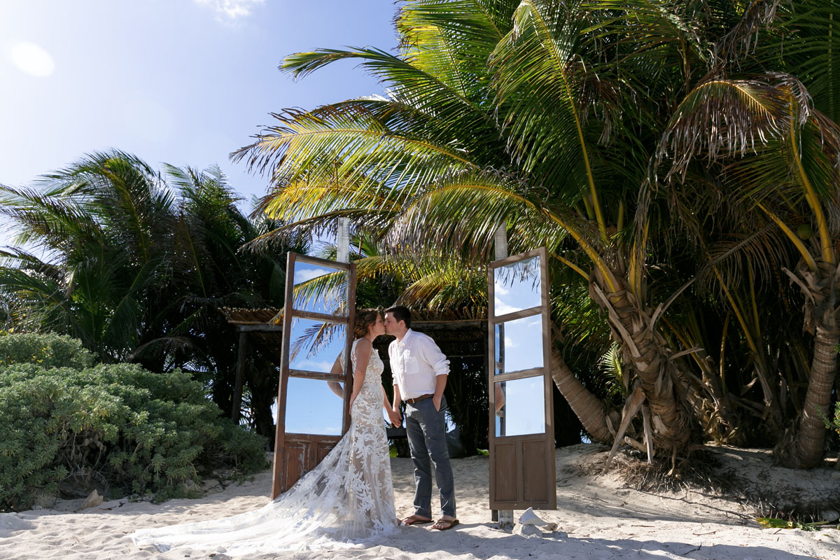 WeddingCoupleKissAtFirstLook