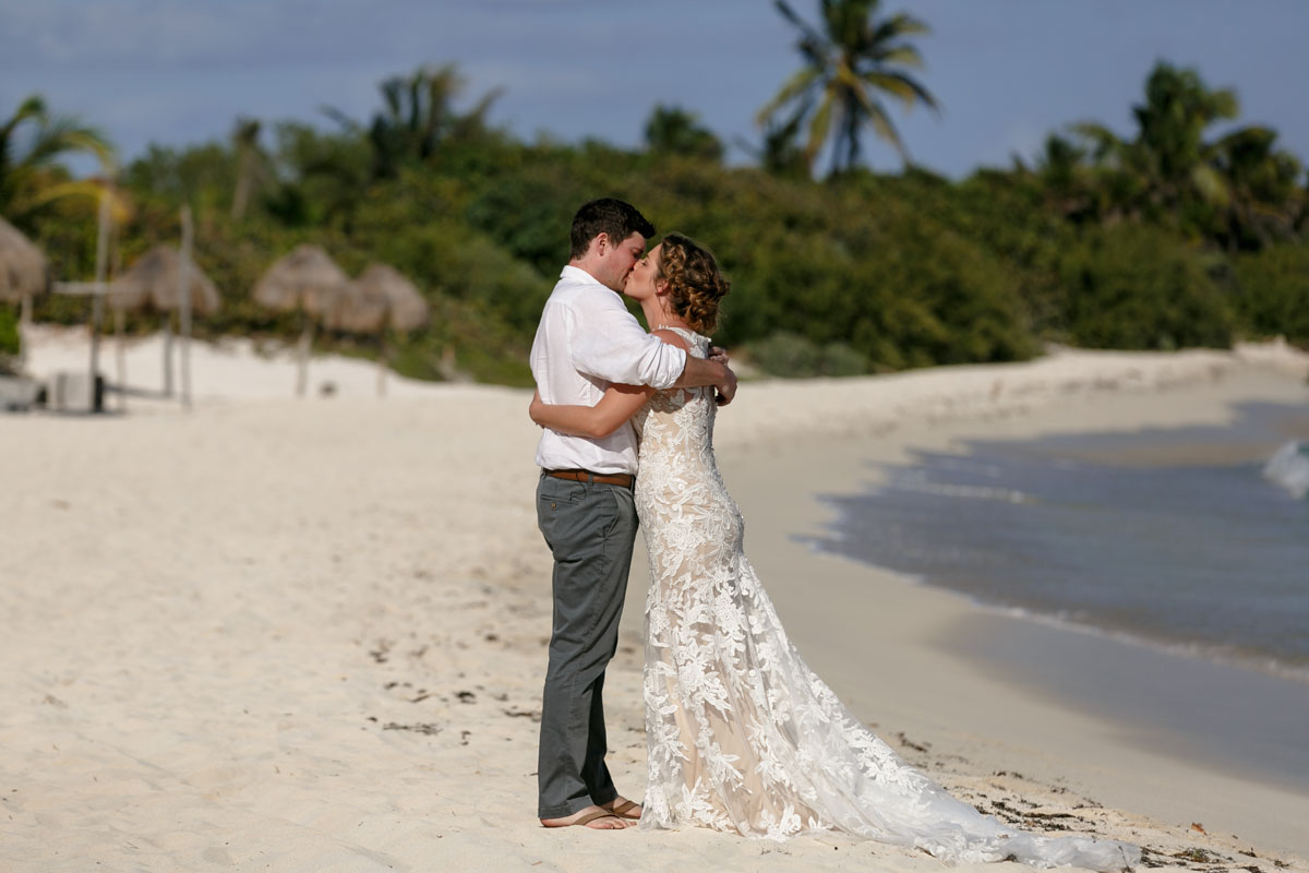 NewlywedsKissOnBeach