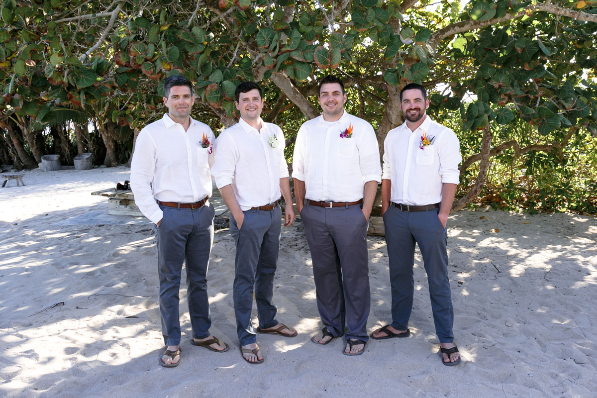 GroomPosesWithGroomsmen