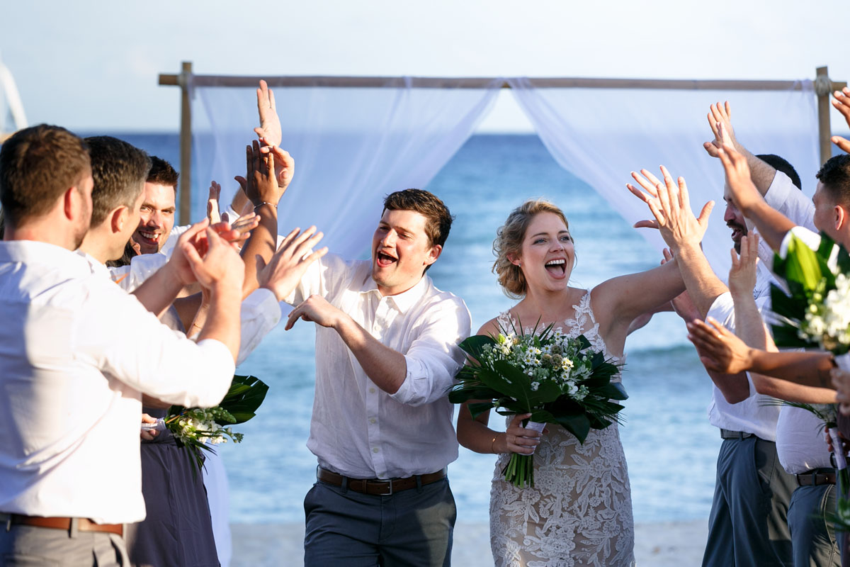 CheeringNewlywedsWalkGauntlet