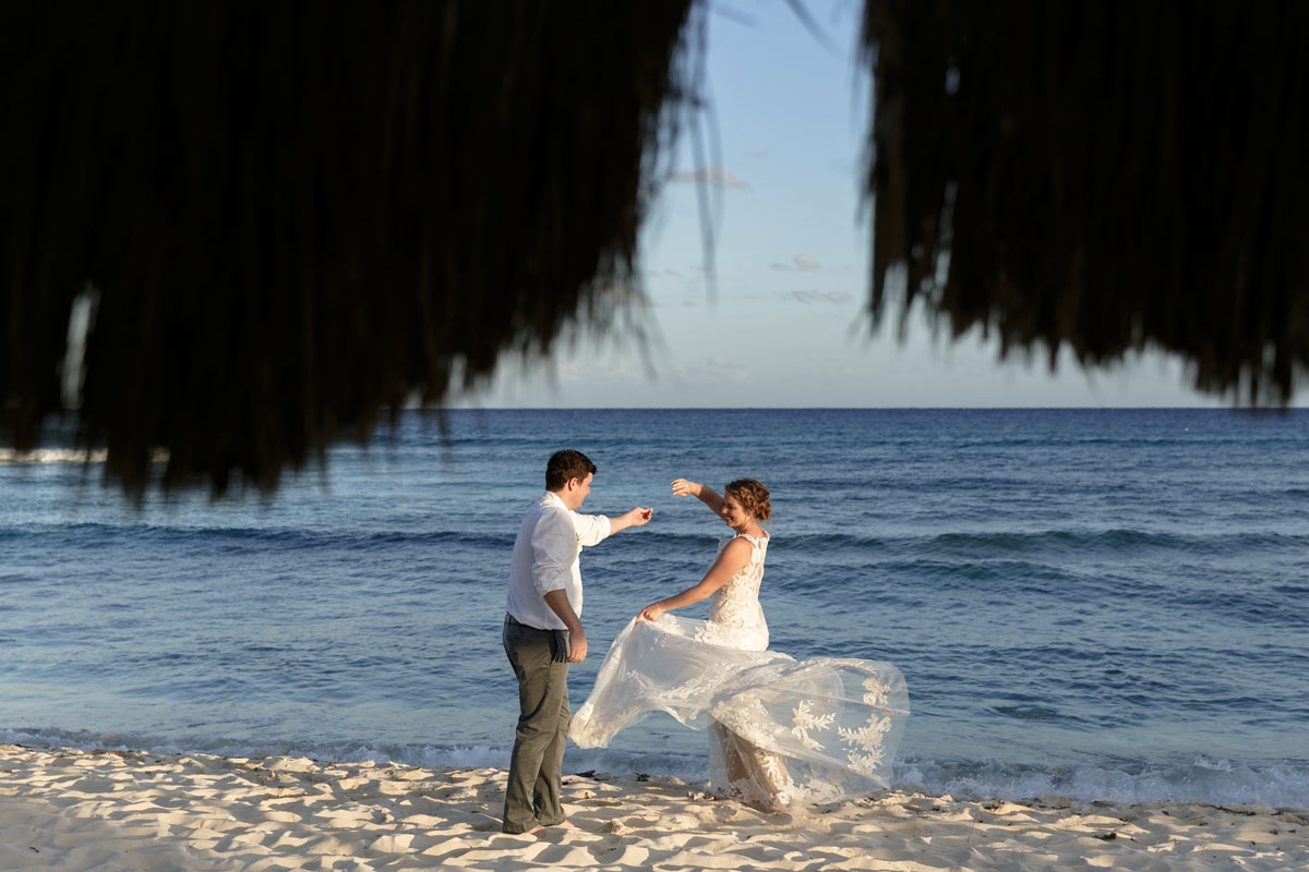 NewlywedsDanceOnBeach