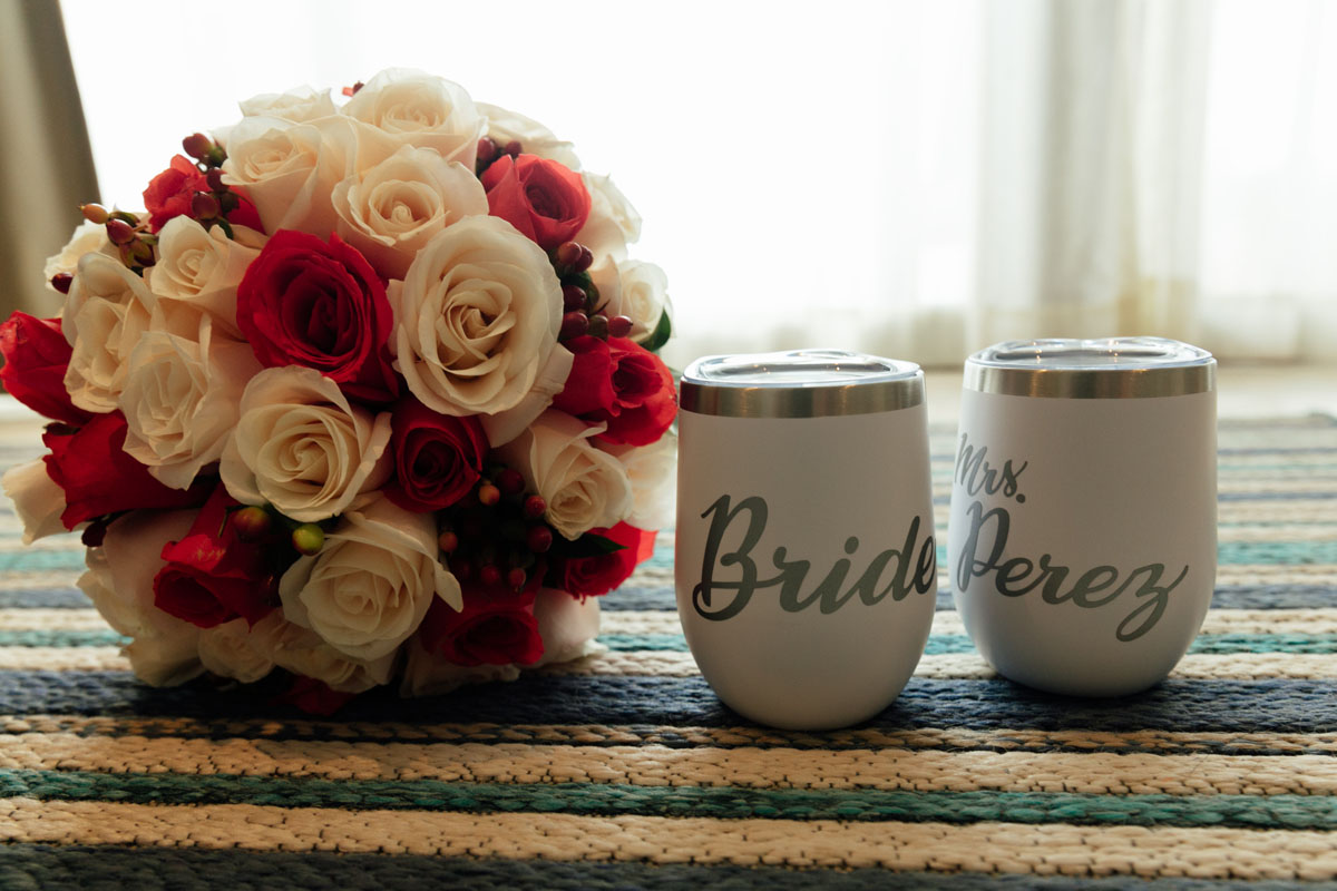 BeautifulBridalRoseBoquetAndMugs