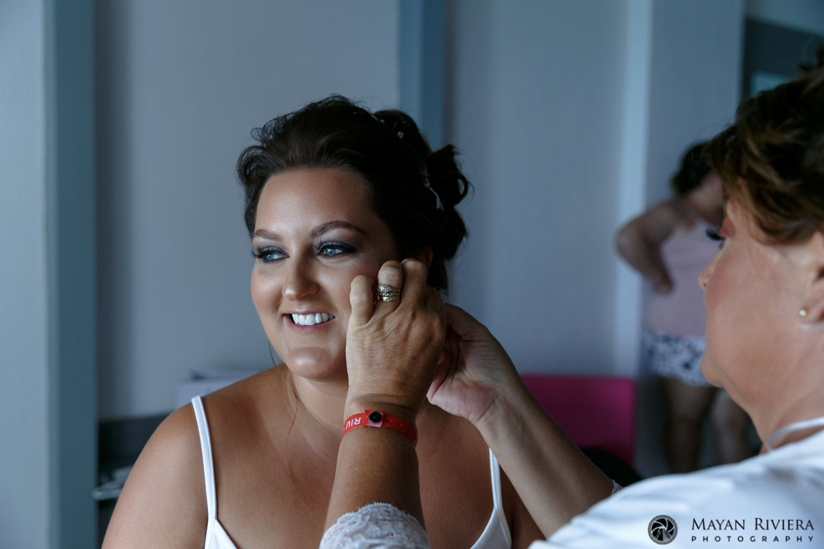 BridesTeamHelpingHerDress