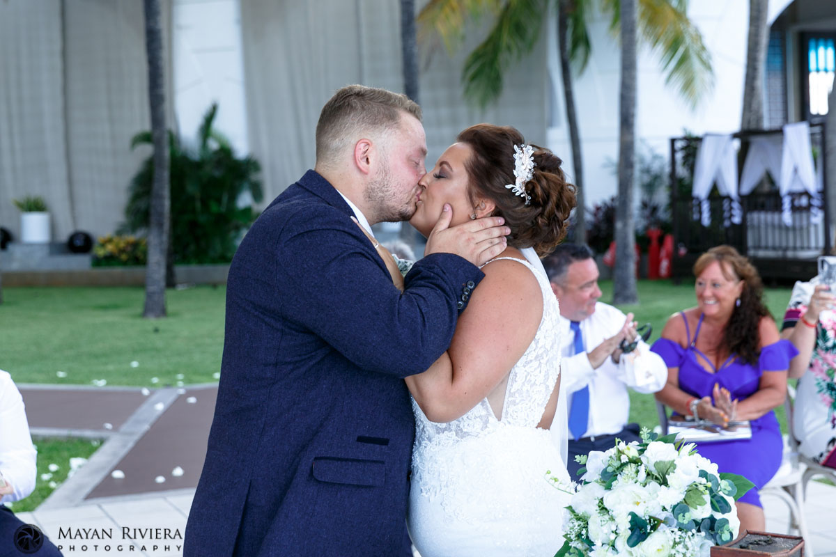 RiuCancunNewlywedsFirstKiss