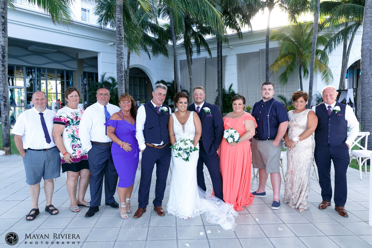 RiuCancunNewlywedsPoseWithGuests