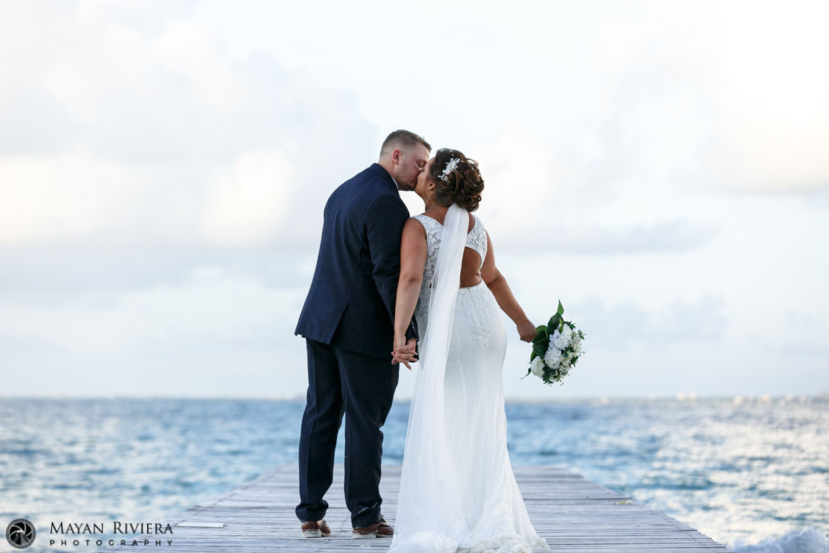 RiuCancunNewlywedsKissOnPier