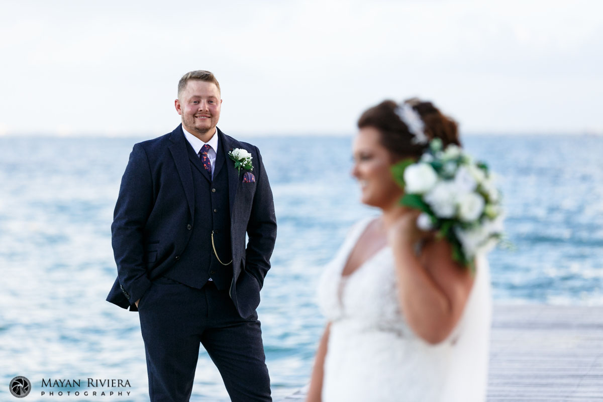 RiuCancunNewlywedsPoseOnPier